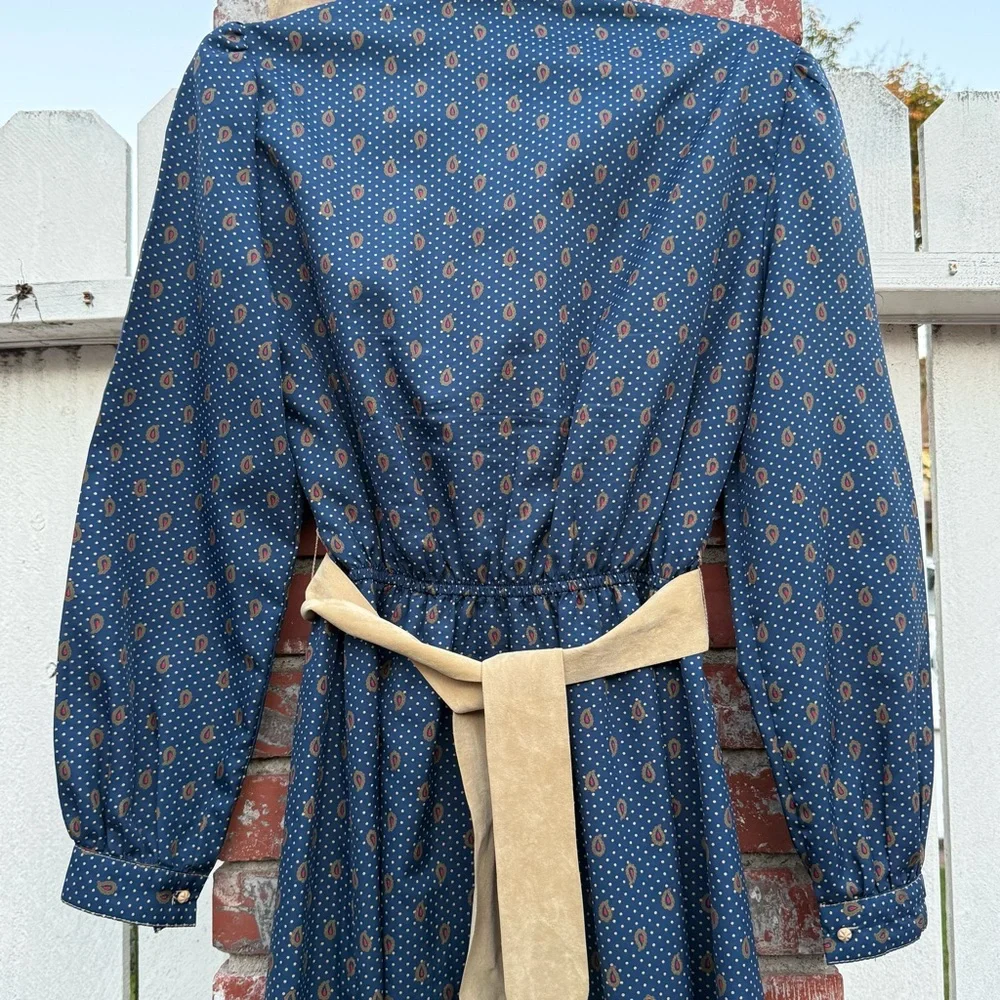 Vintage 70a Leslie Fay Navy Patterned Dress with Beige Belt - Picture 6 of 8